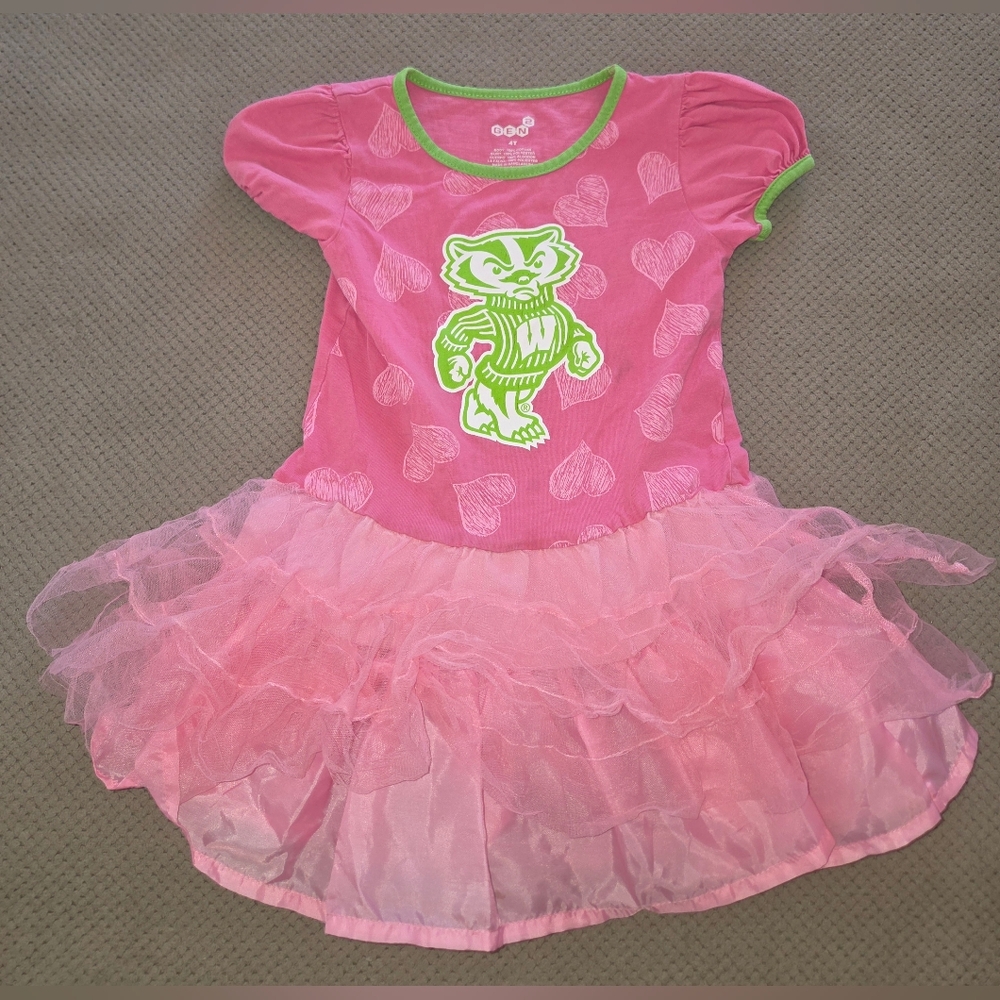 GEN2 Wisconsin Badgers youth 4t pink short sleeve dress with pink tool